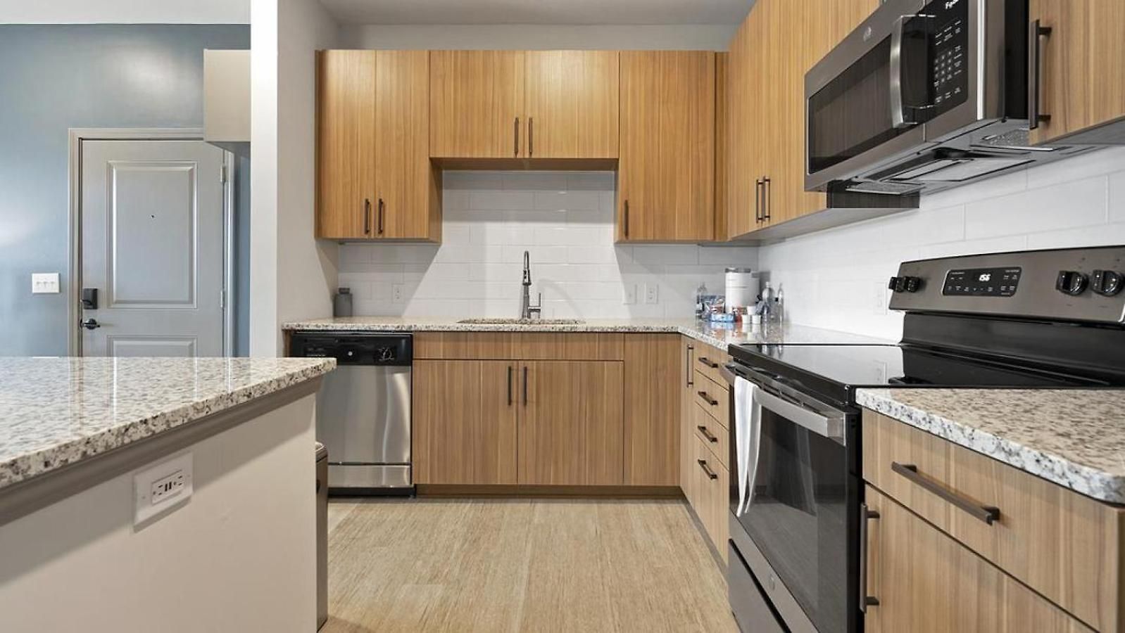 Landing Modern With Amazing Amenities Apartment *