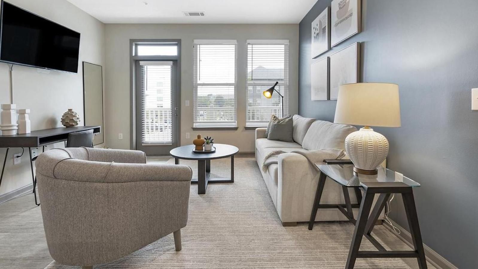 Apartment Landing Modern With Amazing Amenities