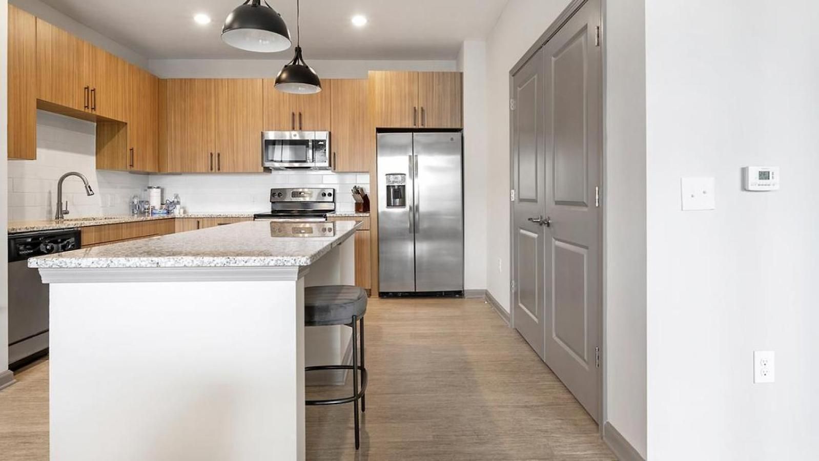 Landing Modern With Amazing Amenities Apartment Charlotte