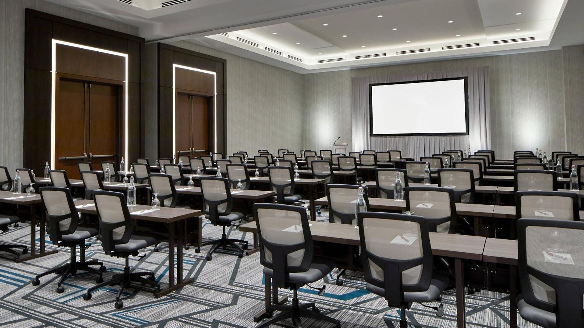 Unc Marriott & Conference Center Hotel 3*