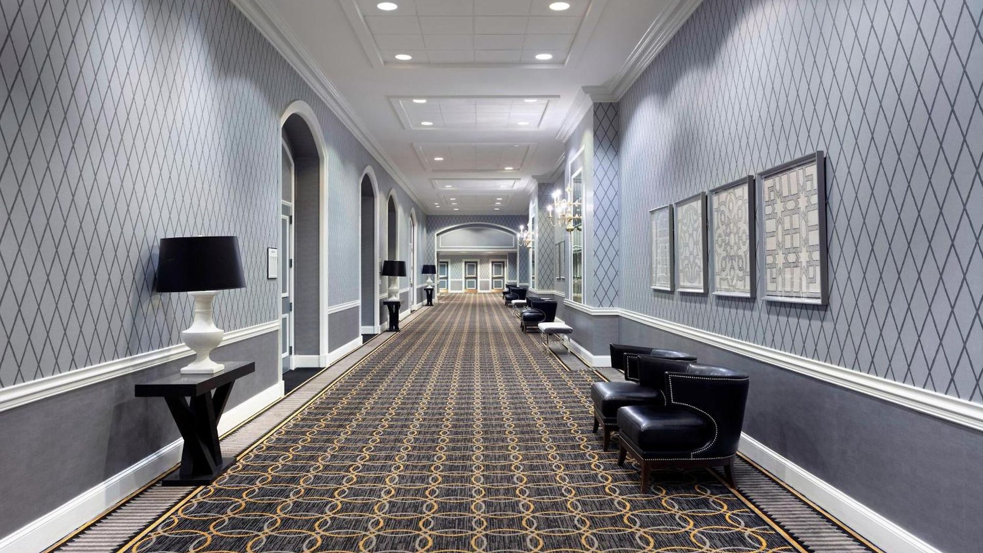 Le Meridien Hotel 4*