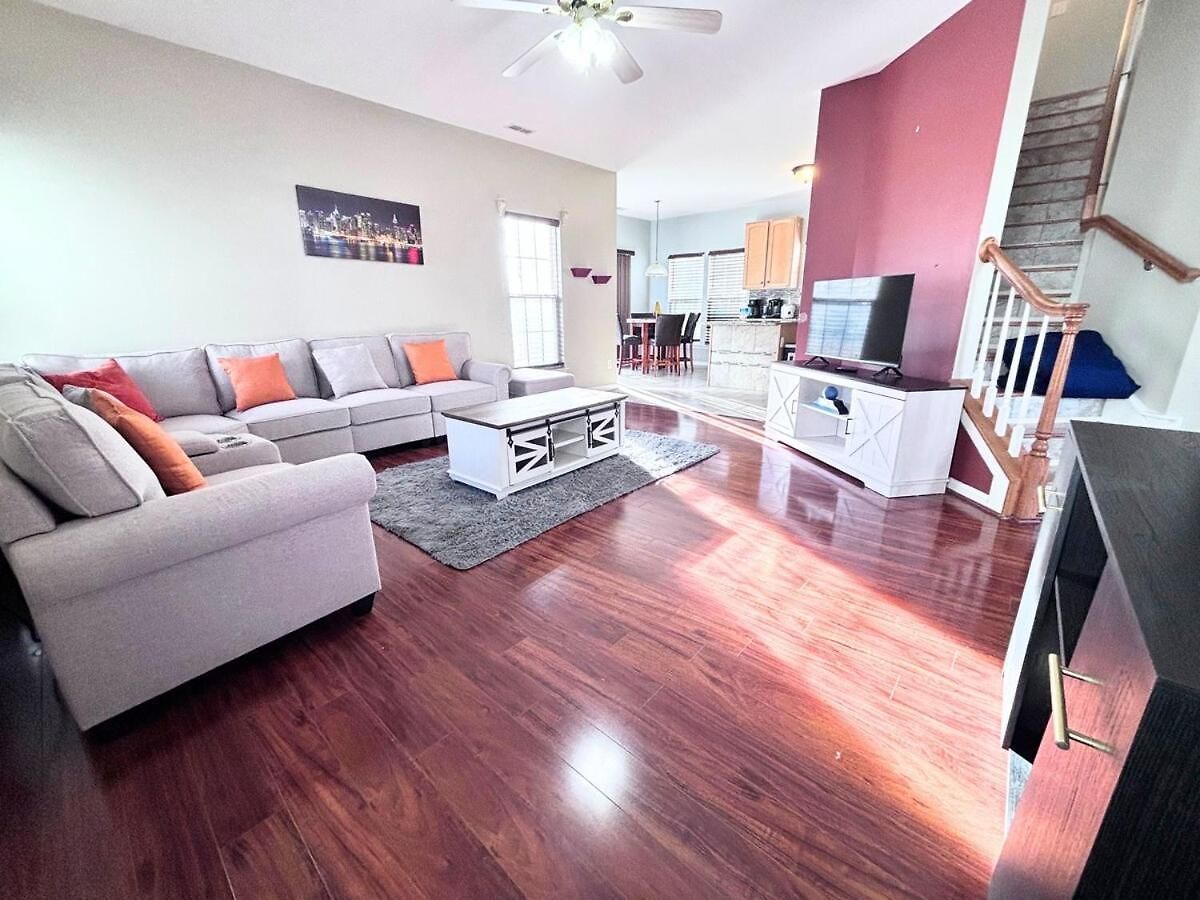 Villa Amazing 4 Bdrm W Garage In *