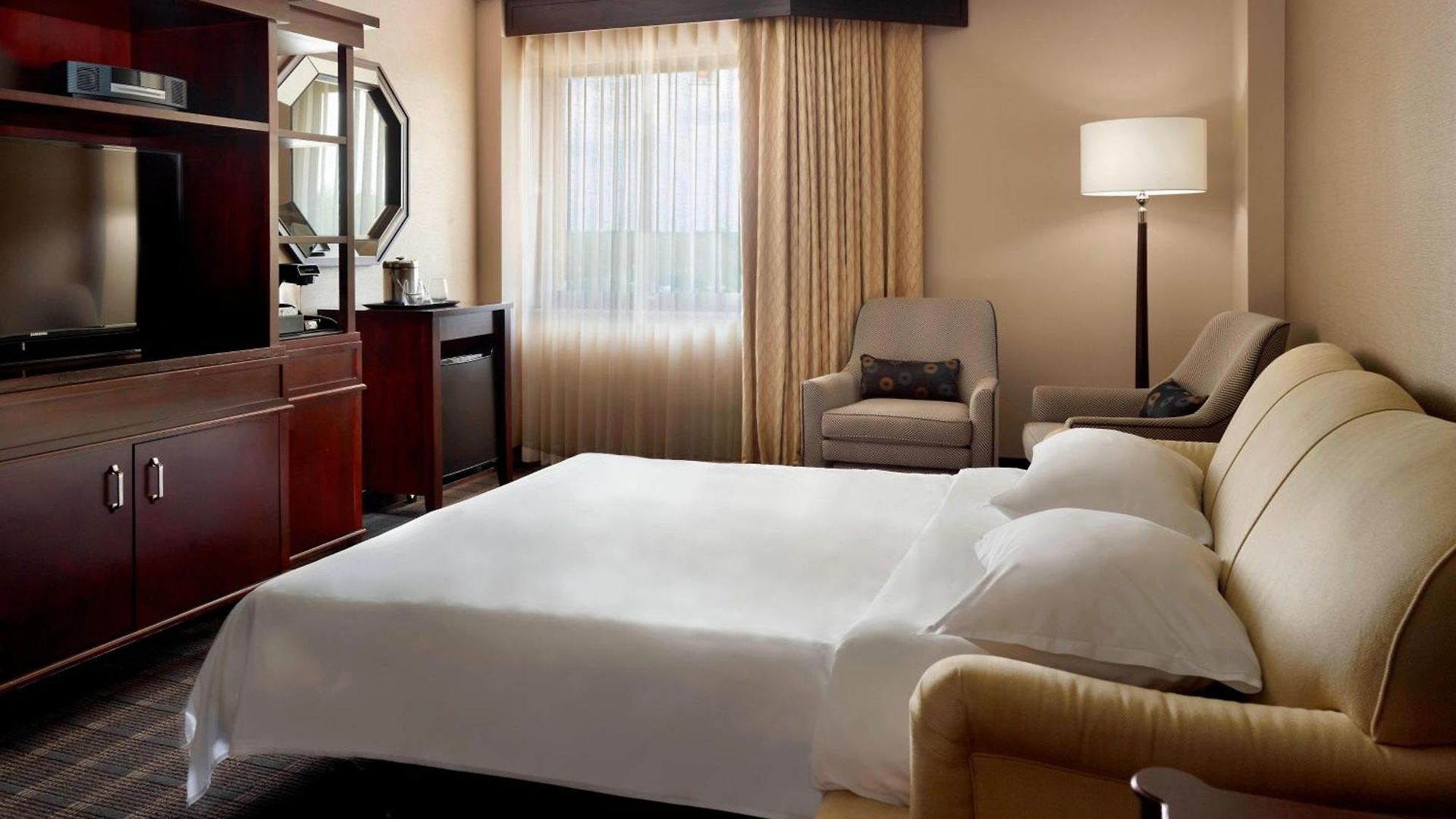 Sheraton Airport 4*