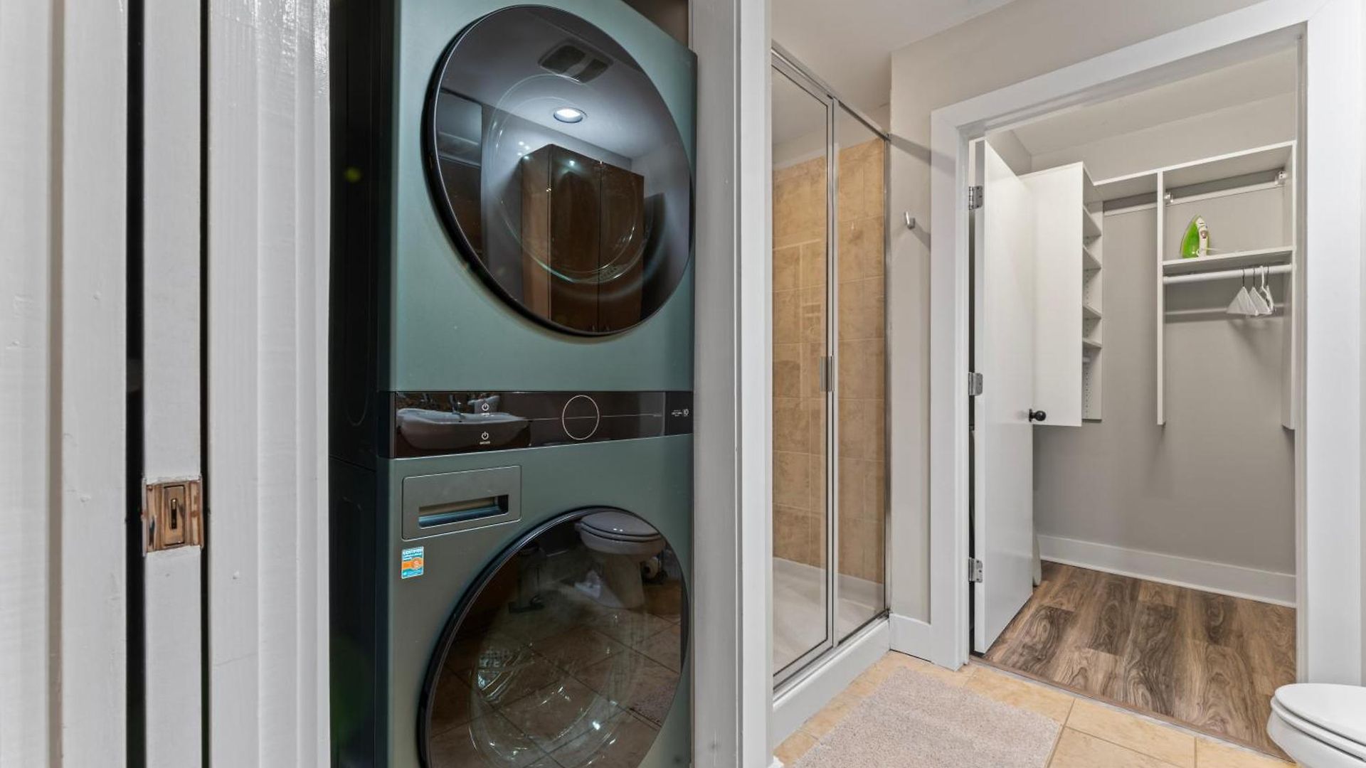 Perfect Uptown Loft-2 Min Walk To City's Spots Apartment *