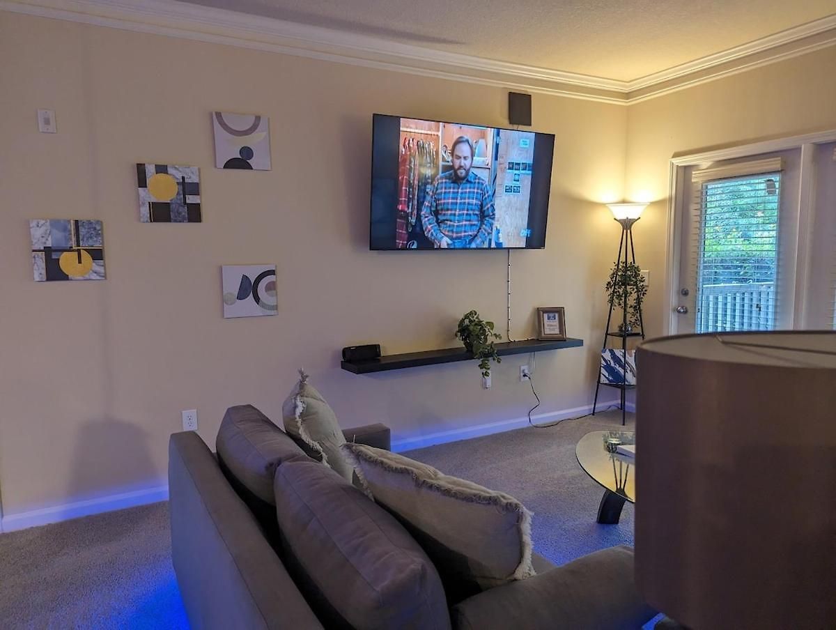 Apartment Away From - Book Friday And Saturday Get Sunday Free! Sleeps 7 Immediate Availability! Beautiful Gated Community Charlotte