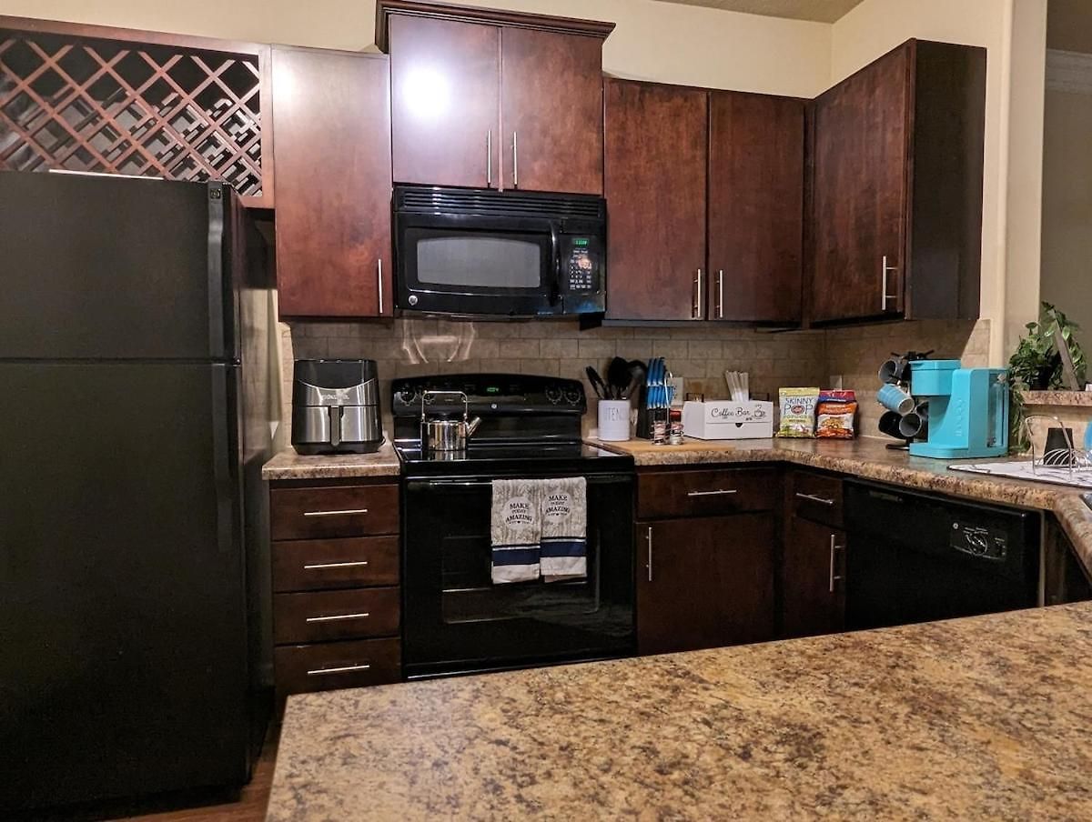 Away From - Book Friday And Saturday Get Sunday Free! Sleeps 7 Immediate Availability! Beautiful Gated Community