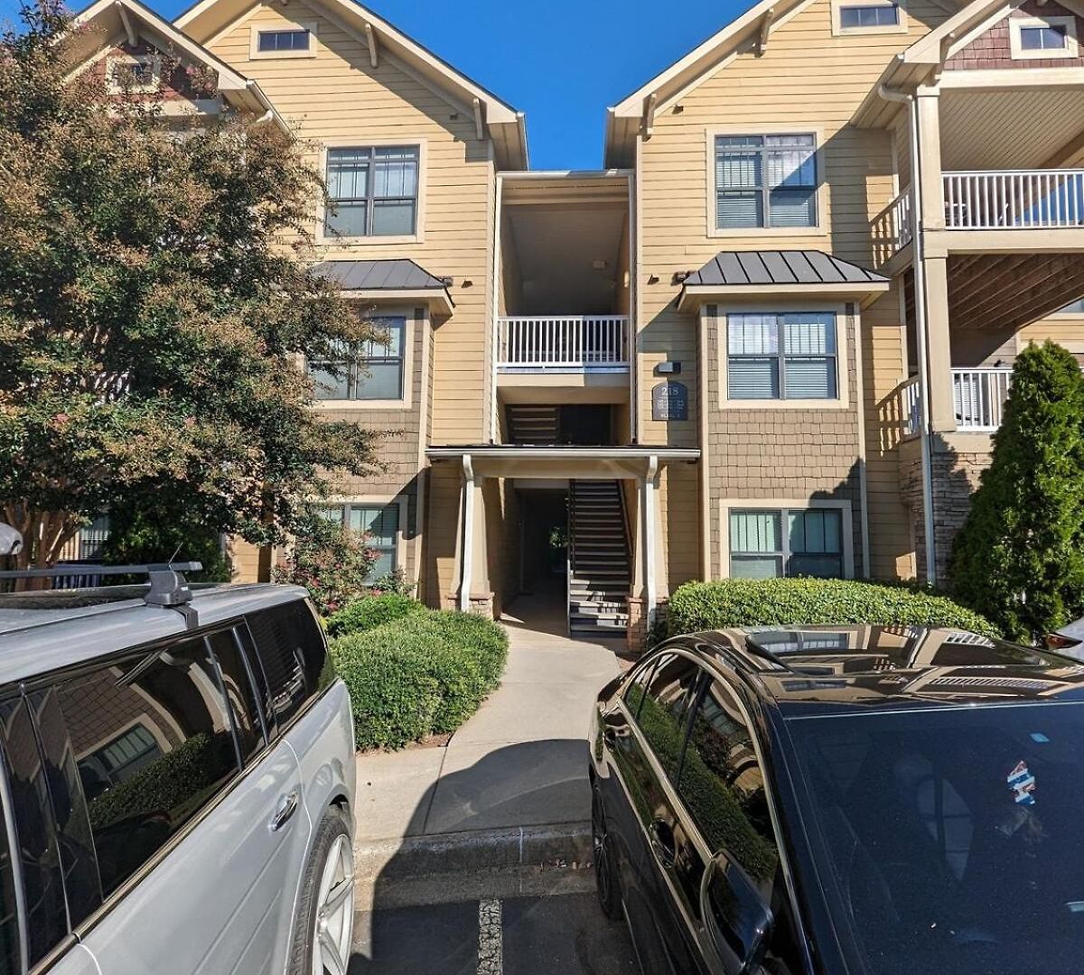 Away From - Book Friday And Saturday Get Sunday Free! Sleeps 7 Immediate Availability! Beautiful Gated Community Apartment *