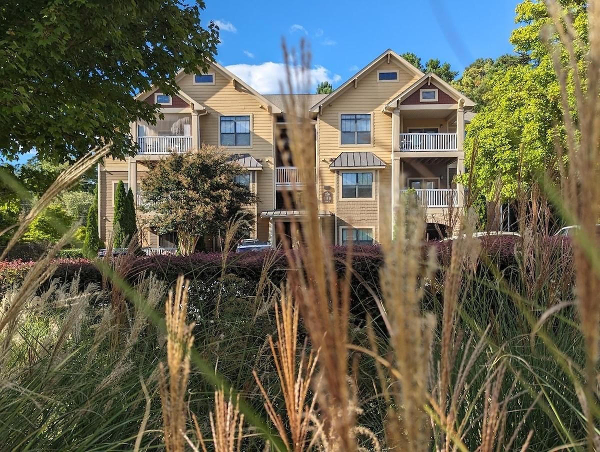 Away From - Book Friday And Saturday Get Sunday Free! Sleeps 7 Immediate Availability! Beautiful Gated Community
