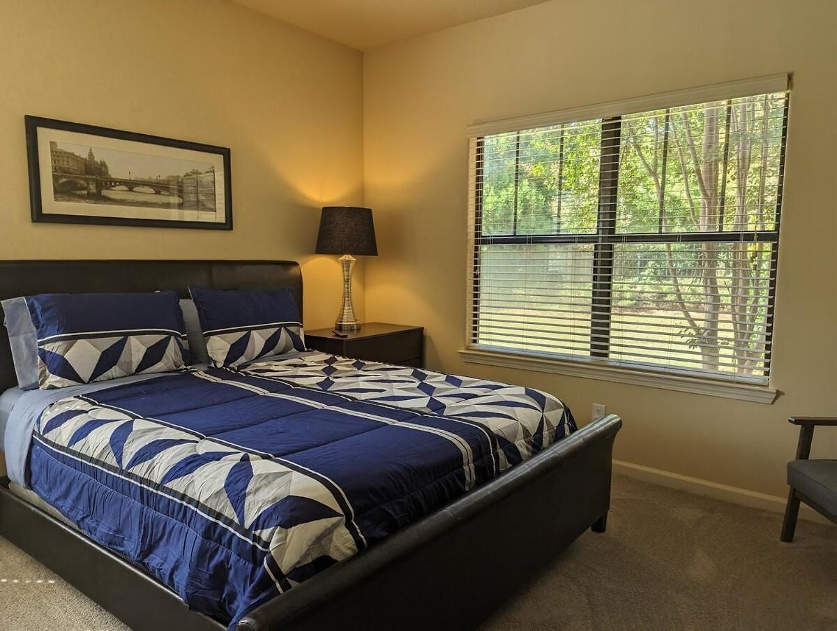 Away From - Book Friday And Saturday Get Sunday Free! Sleeps 7 Immediate Availability! Beautiful Gated Community Apartment