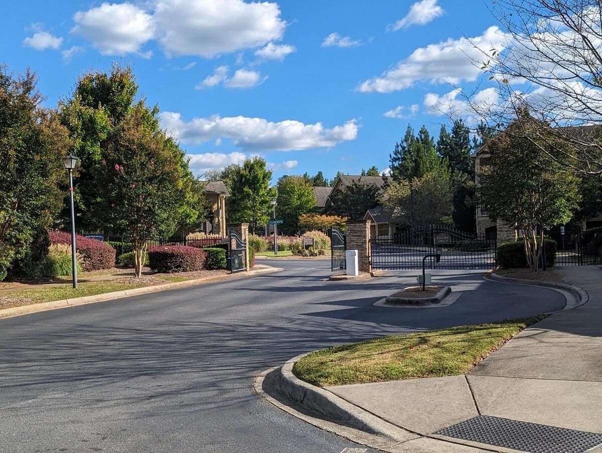 Away From - Book Friday And Saturday Get Sunday Free! Sleeps 7 Immediate Availability! Beautiful Gated Community Apartment Charlotte