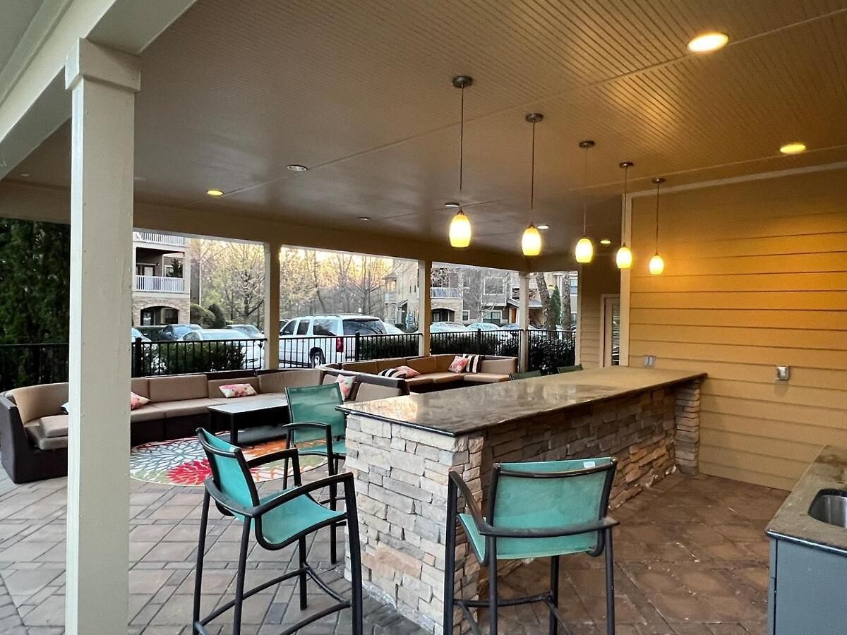Apartment New Look! Book Friday & Saturday Get Sunday Free Ready For Work Or Play 