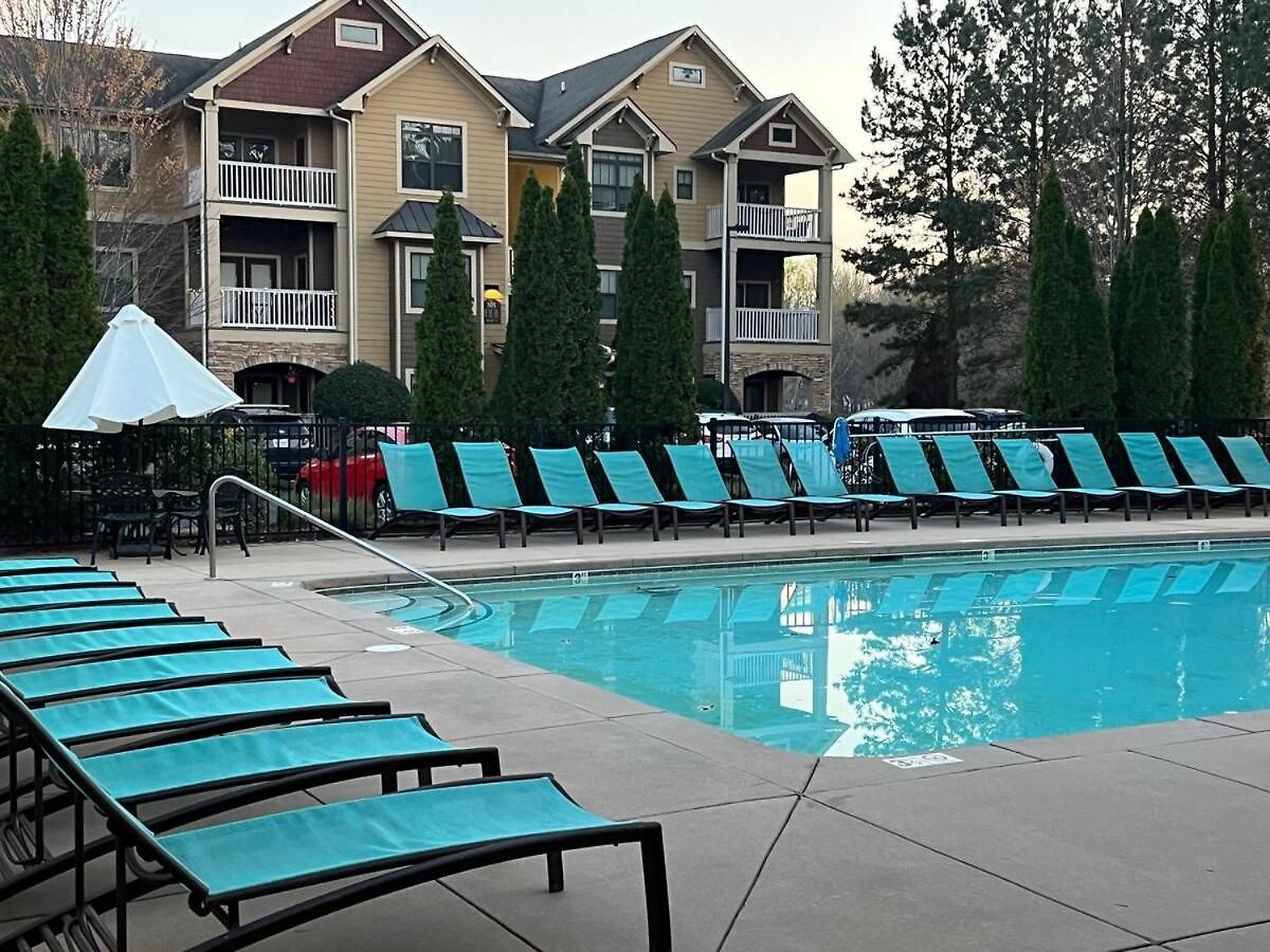 Apartment New Look! Book Friday & Saturday Get Sunday Free Ready For Work Or Play 