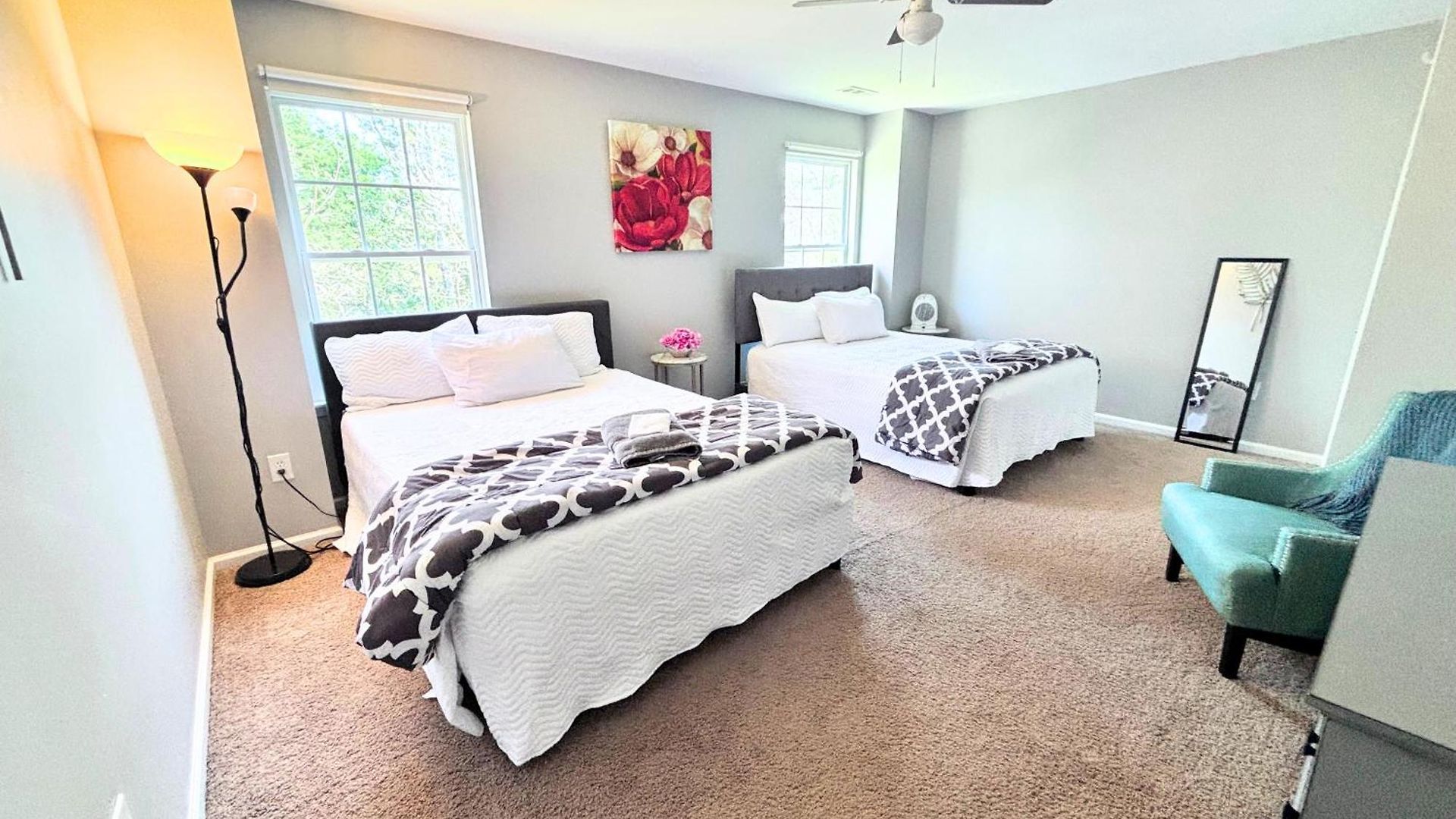 Spacious 4 Bdrm Fenced Yard With Garage Holiday home Charlotte