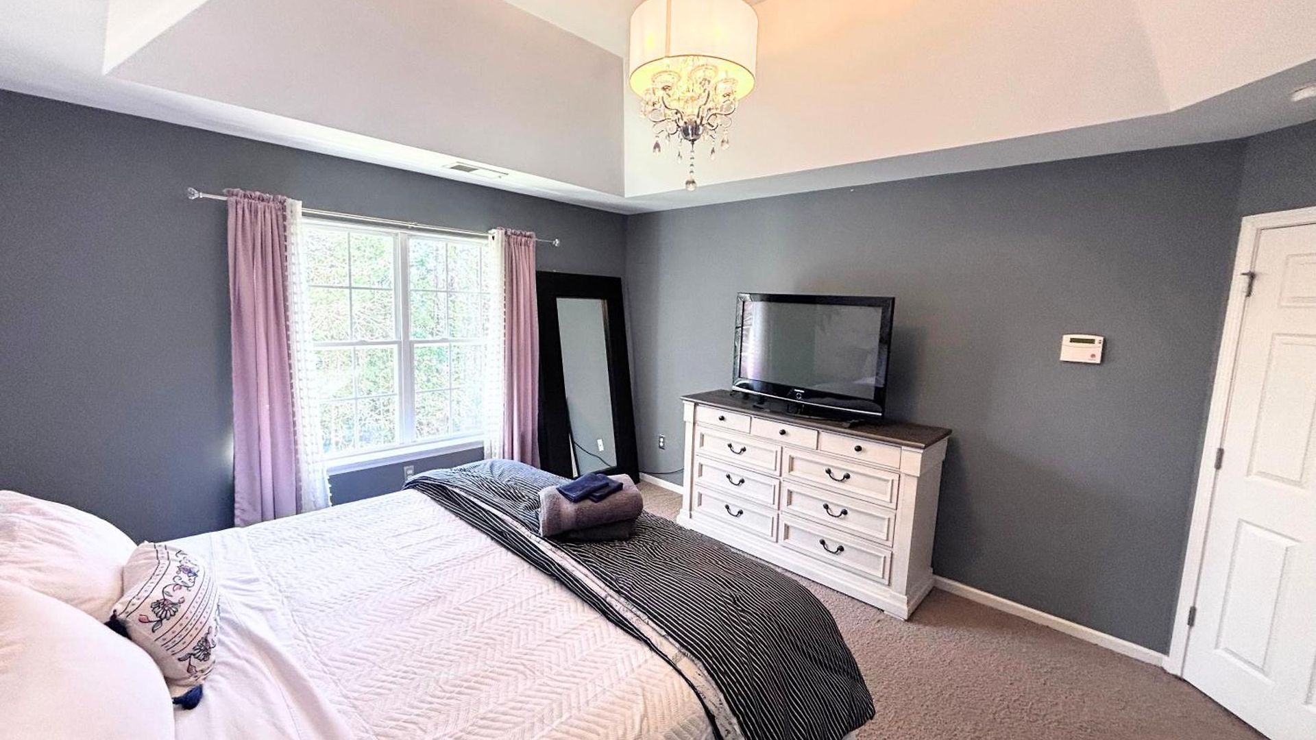 Spacious 4 Bdrm Fenced Yard With Garage Holiday home Charlotte
