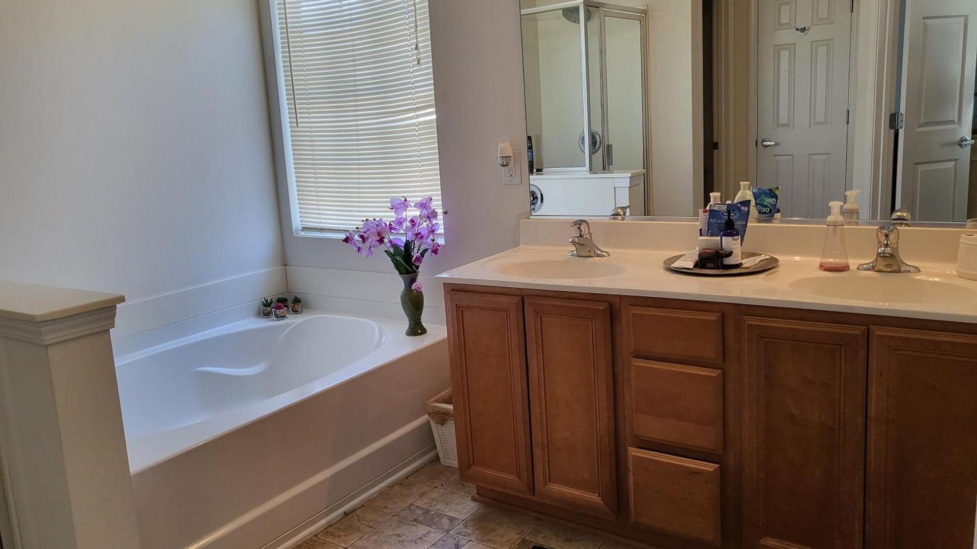 Spacious 4 Bdrm Fenced Yard With Garage * Charlotte