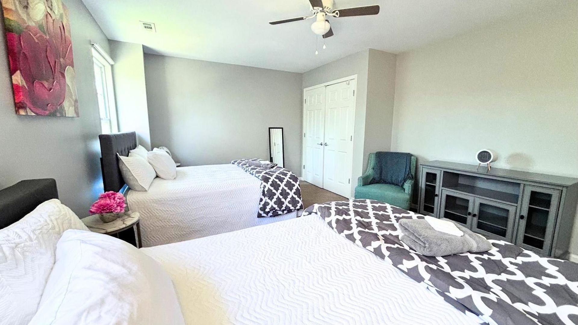 Holiday home Spacious 4 Bdrm Fenced Yard With Garage Charlotte