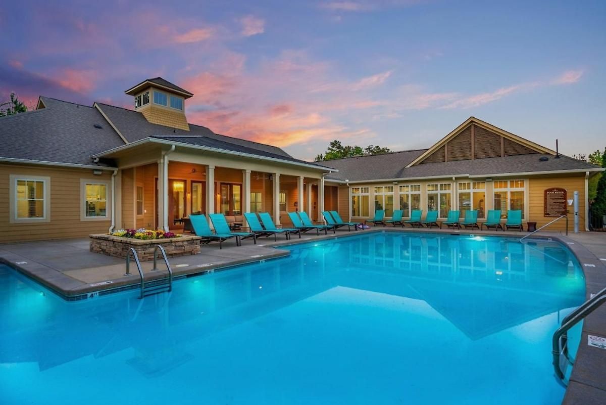Movie Themed Family Get-a-way! Sleeps 7 Popcorn, Snacks, And Drinks, Included - Pools Are Still Open! * Charlotte