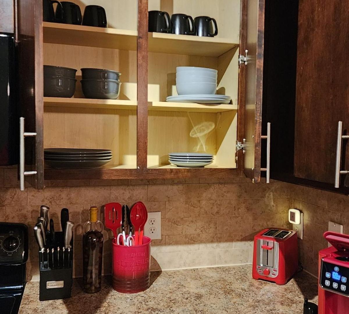 Movie Themed Family Get-a-way! Sleeps 7 Popcorn, Snacks, And Drinks, Included - Pools Are Still Open! Apartment *