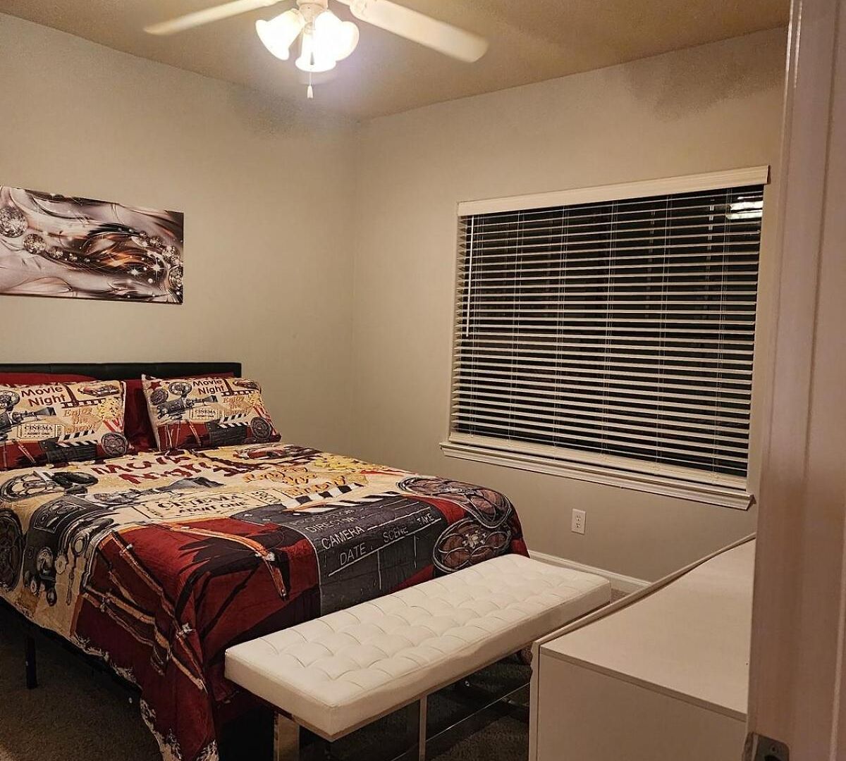 Apartment Movie Themed Family Get-a-way! Sleeps 7 Popcorn, Snacks, And Drinks, Included - Pools Are Still Open! *
