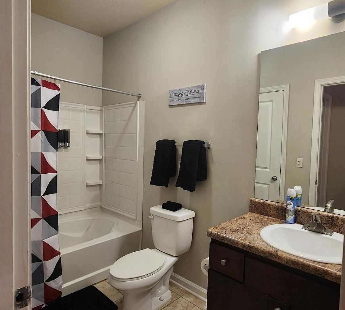 Movie Themed Family Get-a-way! Sleeps 7 Popcorn, Snacks, And Drinks, Included - Pools Are Still Open!