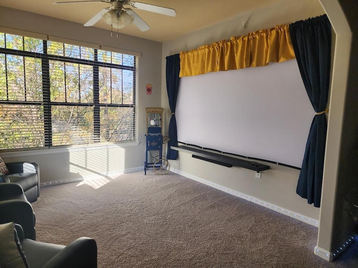 Movie Themed Family Get-a-way! Sleeps 7 Popcorn, Snacks, And Drinks, Included - Pools Are Still Open! * Charlotte