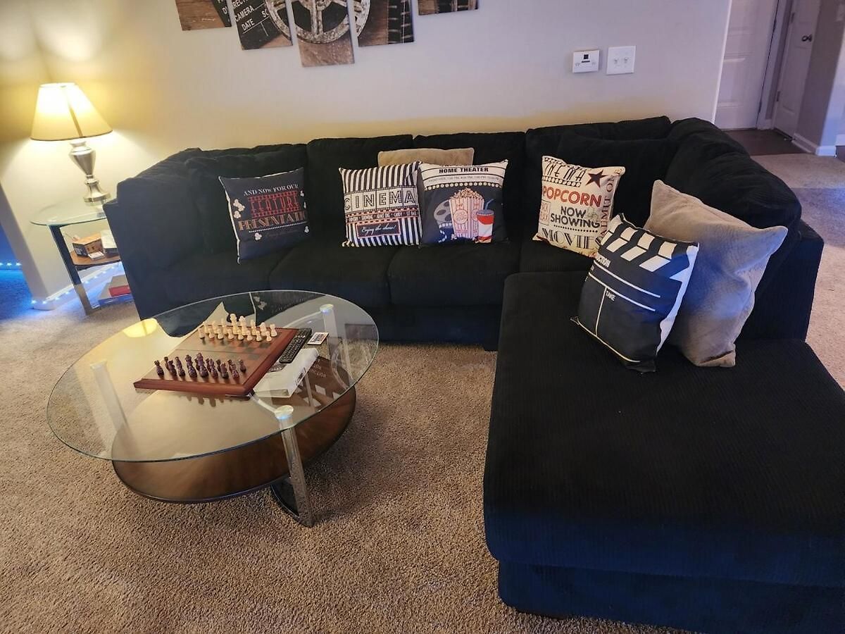 Apartment Movie Themed Family Get-a-way! Sleeps 7 Popcorn, Snacks, And Drinks, Included - Pools Are Still Open! *