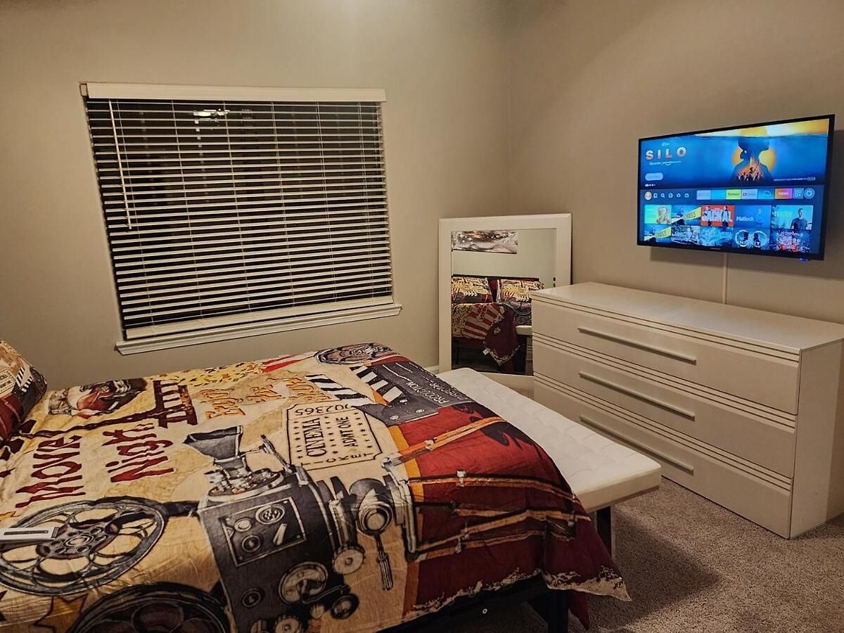 Movie Themed Family Get-a-way! Sleeps 7 Popcorn, Snacks, And Drinks, Included - Pools Are Still Open! * Charlotte