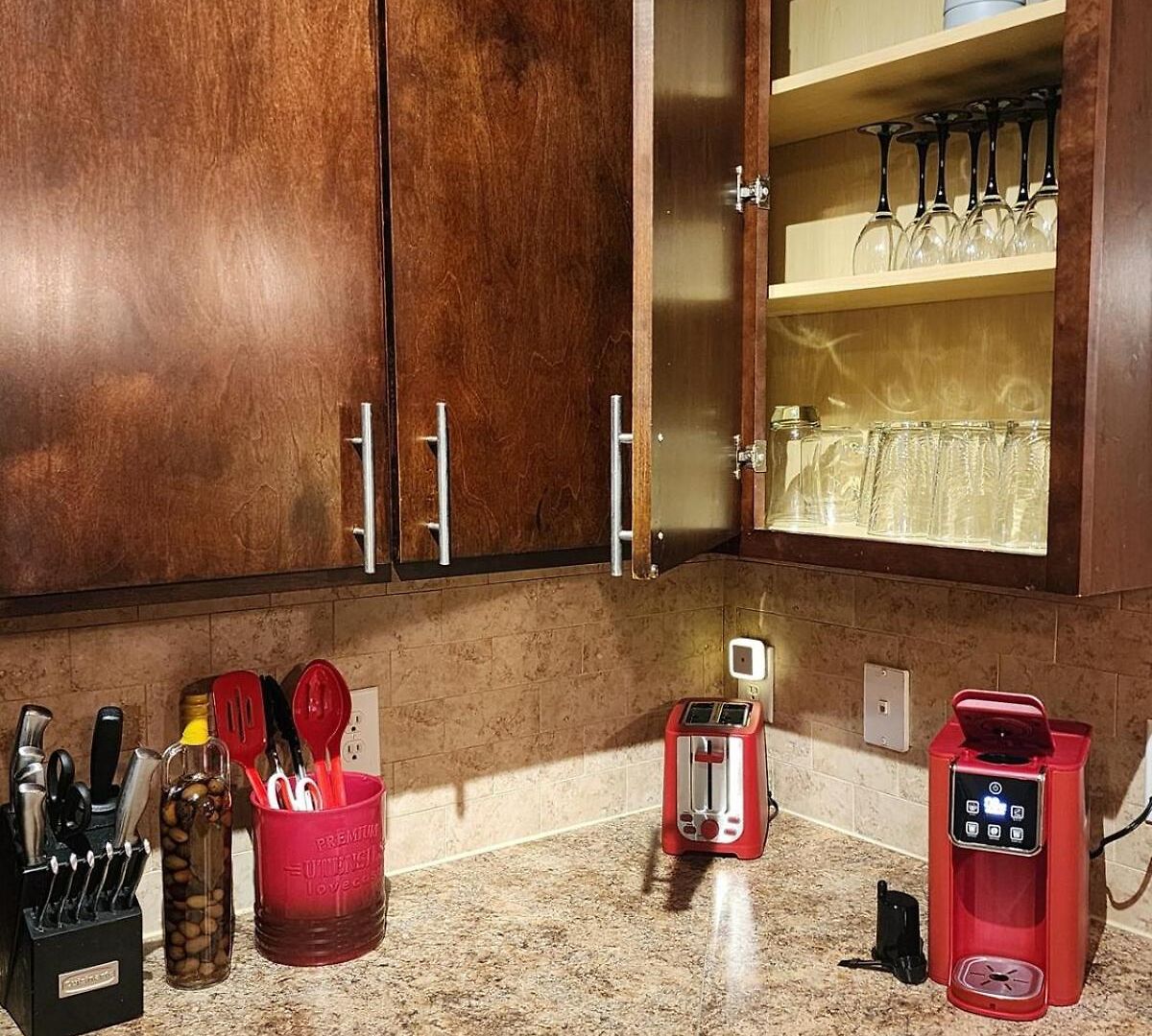 Apartment Movie Themed Family Get-a-way! Sleeps 7 Popcorn, Snacks, And Drinks, Included - Pools Are Still Open!