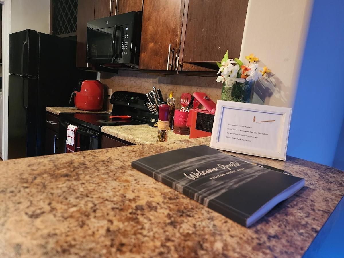 Movie Themed Family Get-a-way! Sleeps 7 Popcorn, Snacks, And Drinks, Included - Pools Are Still Open! Apartment Charlotte