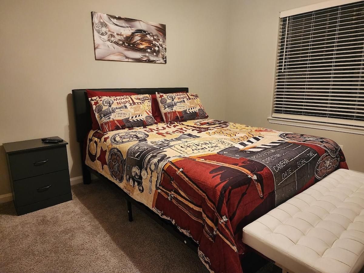Movie Themed Family Get-a-way! Sleeps 7 Popcorn, Snacks, And Drinks, Included - Pools Are Still Open! * Charlotte