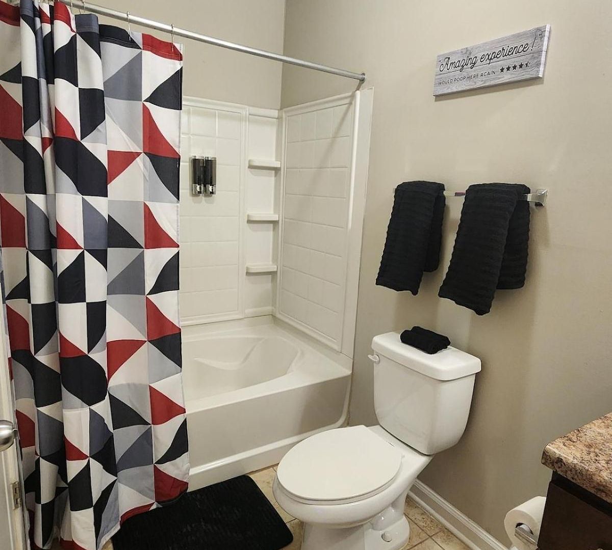 Apartment Movie Themed Family Get-a-way! Sleeps 7 Popcorn, Snacks, And Drinks, Included - Pools Are Still Open! Charlotte