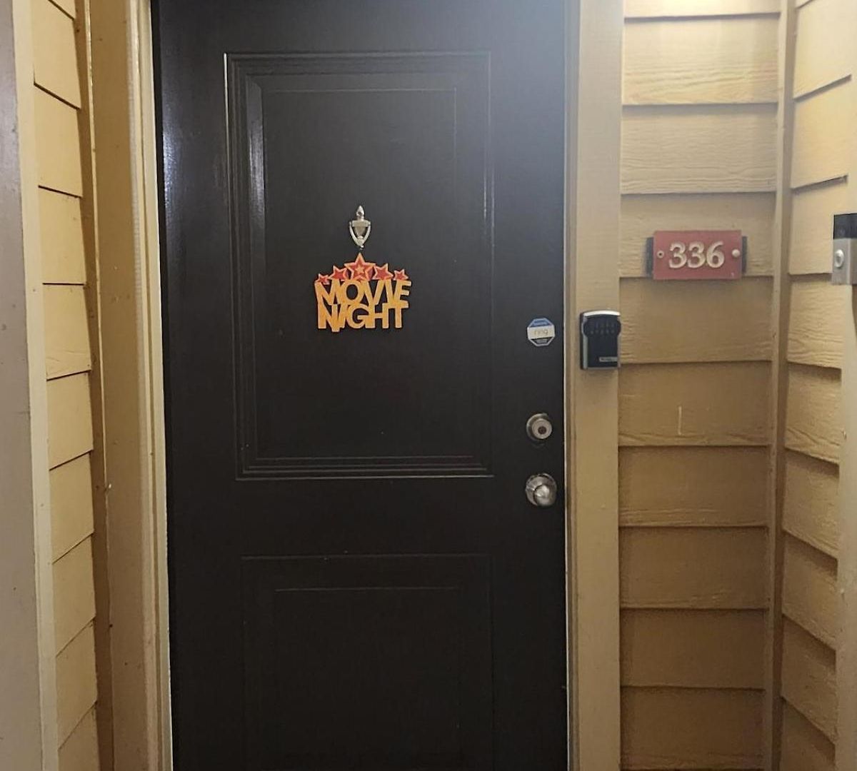 Movie Themed Family Get-a-way! Sleeps 7 Popcorn, Snacks, And Drinks, Included - Pools Are Still Open! Charlotte