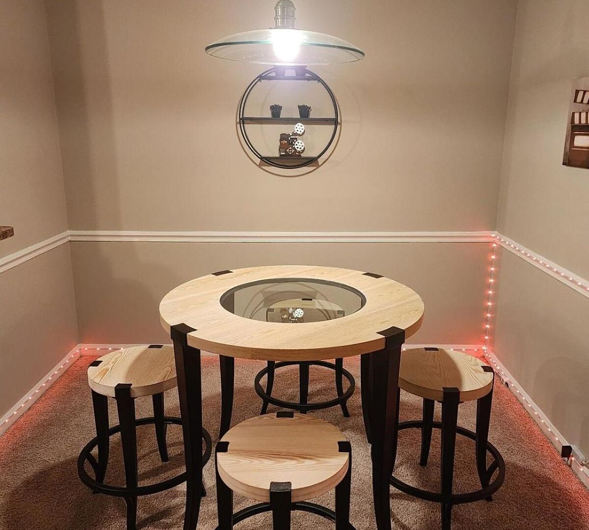 Apartment Movie Themed Family Get-a-way! Sleeps 7 Popcorn, Snacks, And Drinks, Included - Pools Are Still Open! *
