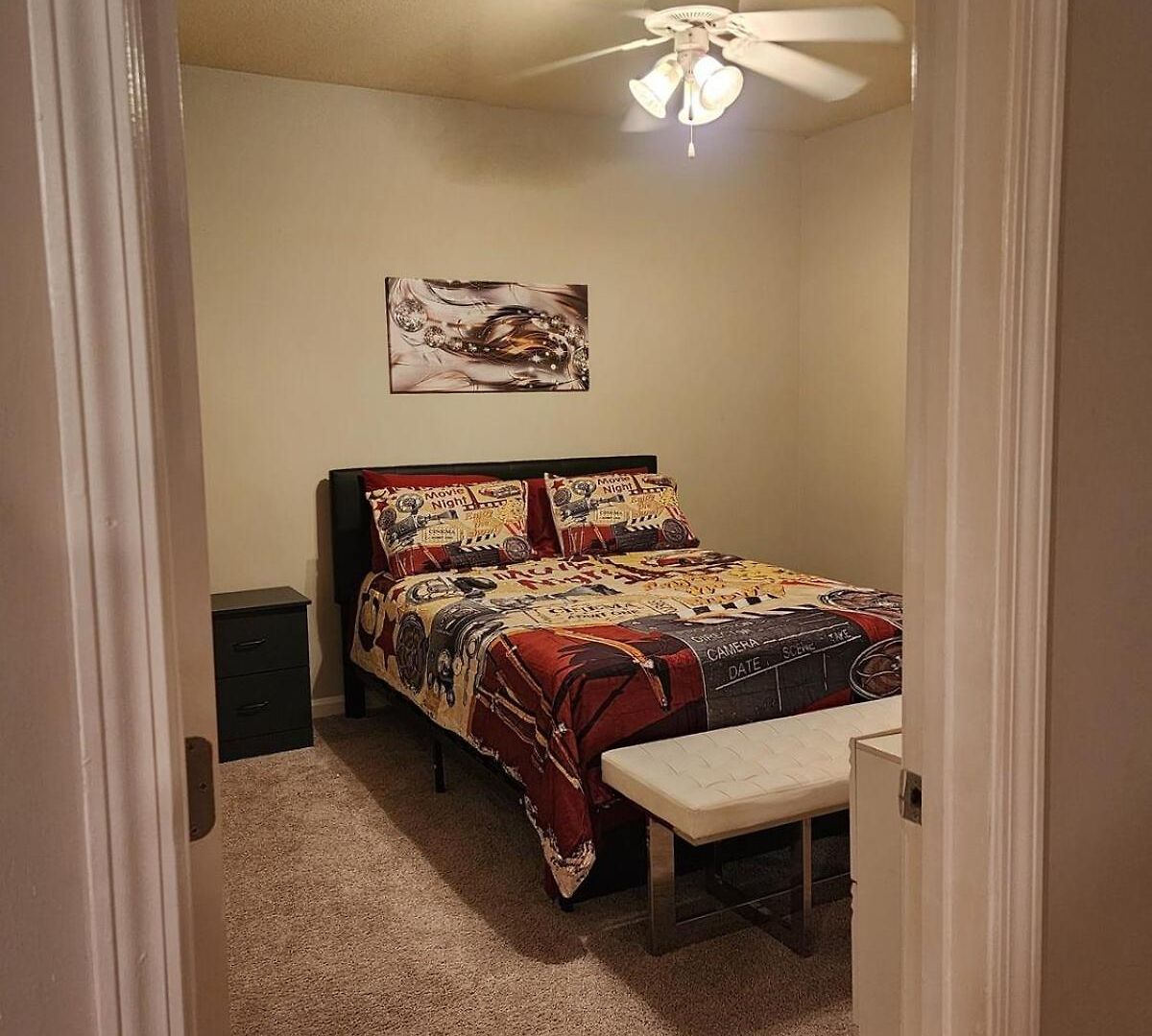 Apartment Movie Themed Family Get-a-way! Sleeps 7 Popcorn, Snacks, And Drinks, Included - Pools Are Still Open! Charlotte