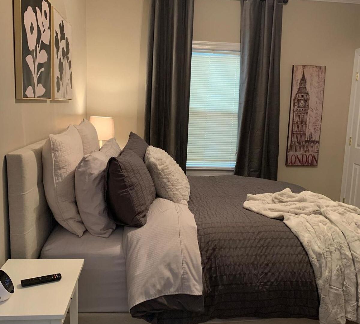 2 Bedroom In Heart Of Clt Apartment *