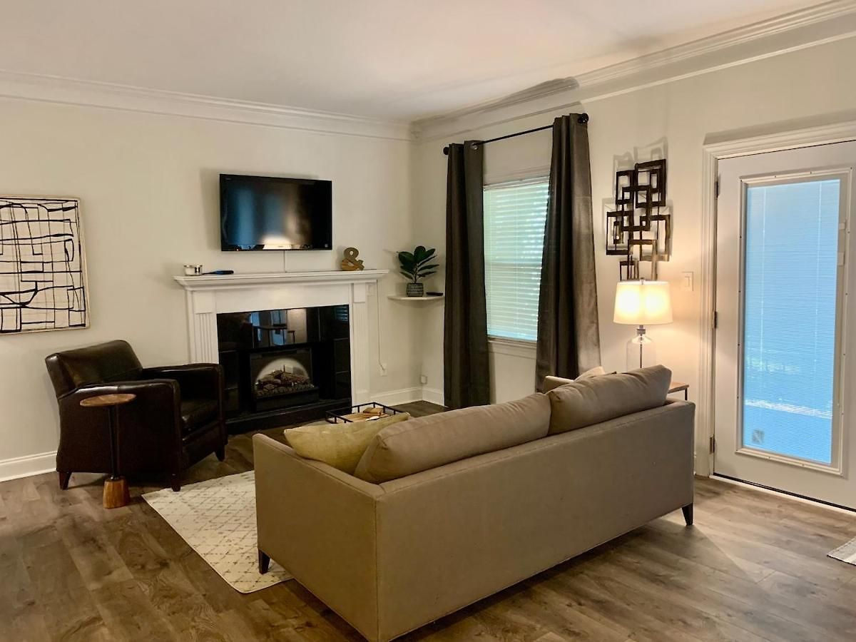 2 Bedroom In Heart Of Clt Apartment *