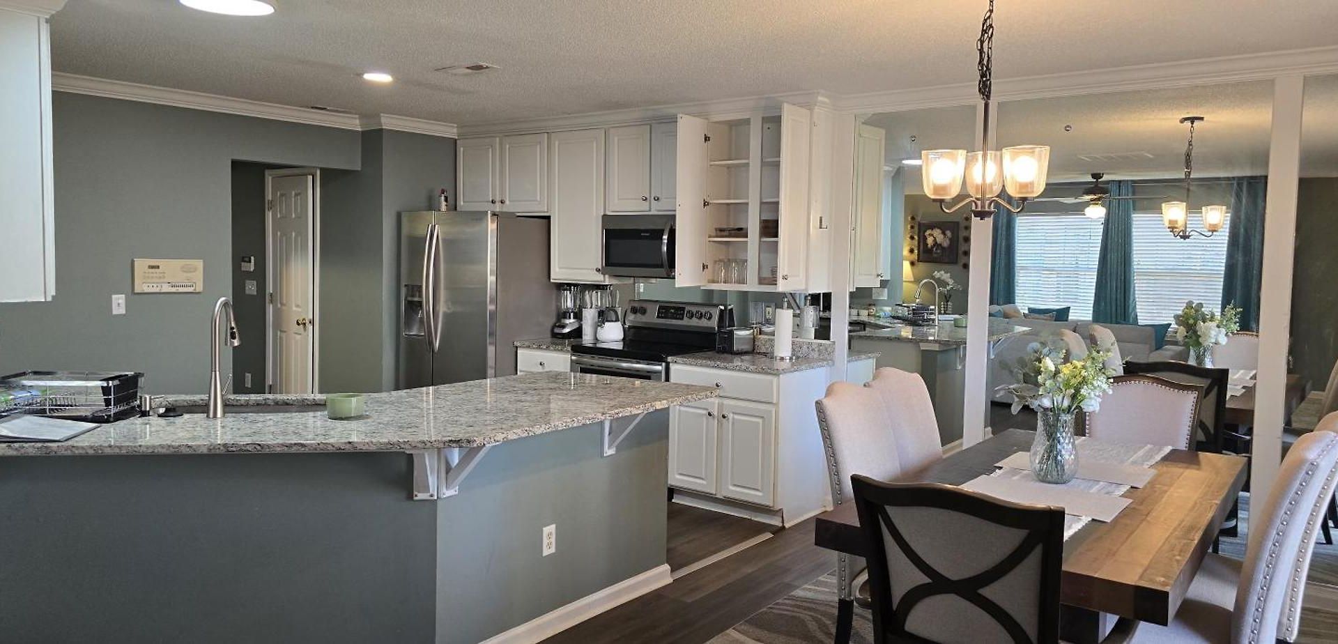 Close To Uptown & Airport *