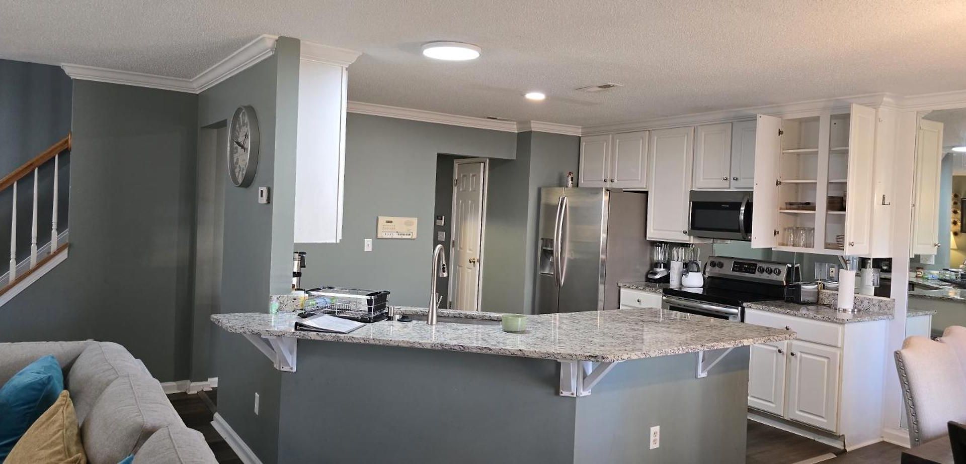 Close To Uptown & Airport *