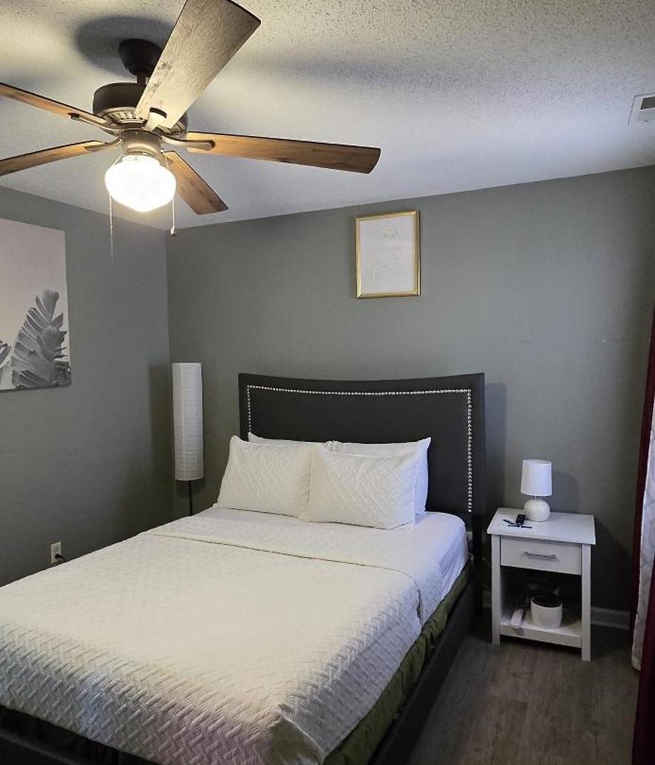 Close To Uptown & Airport