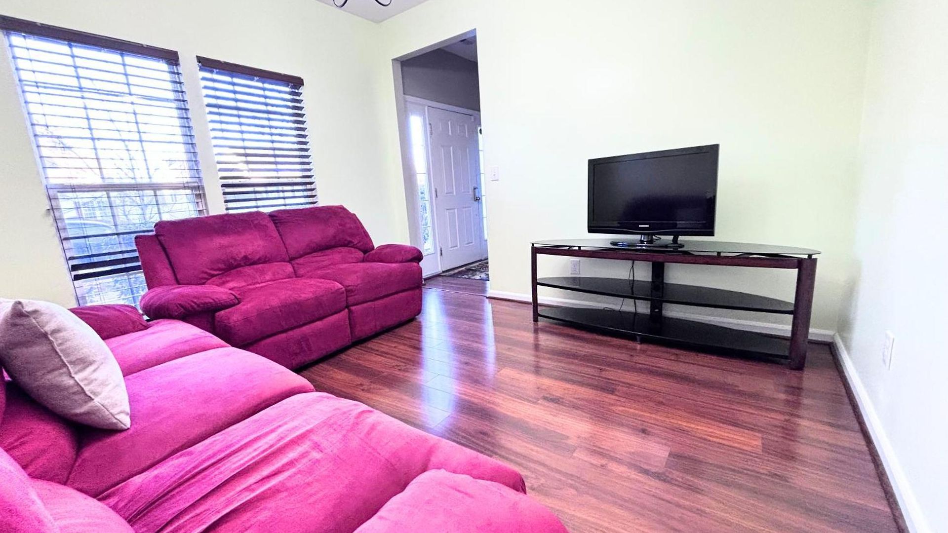 Amazing 4 Bdrm W Garage In Villa