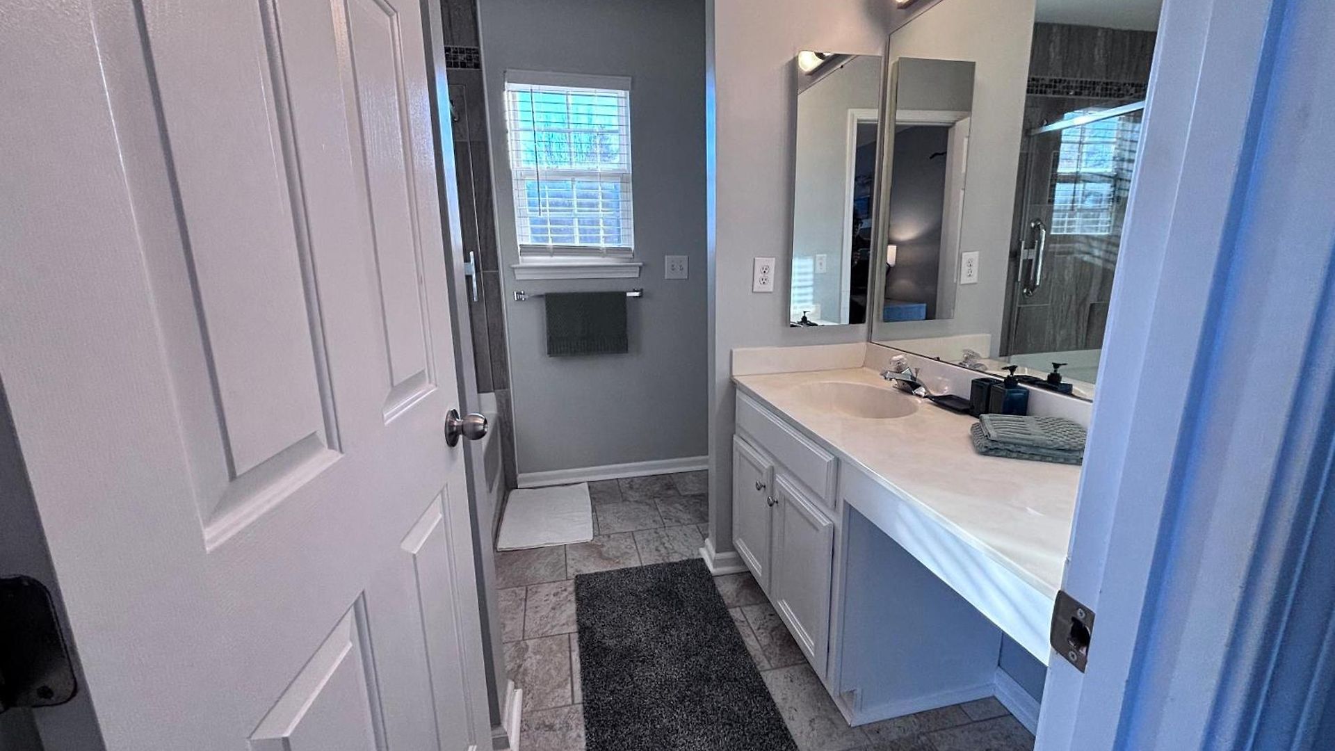 Amazing 4 Bdrm W Garage In Villa *