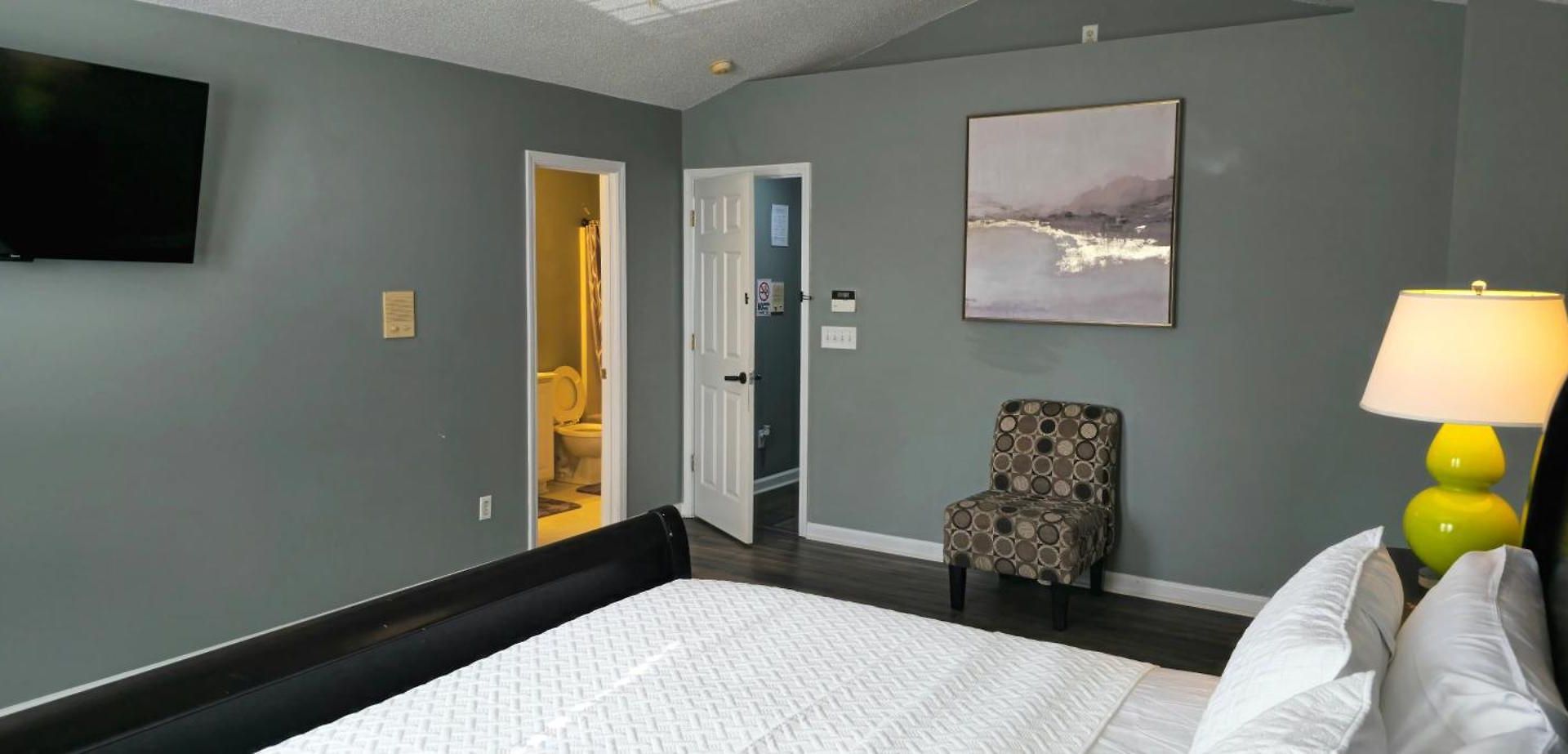 Guest house Spacious Near Up-town And Clt Airport 3*
