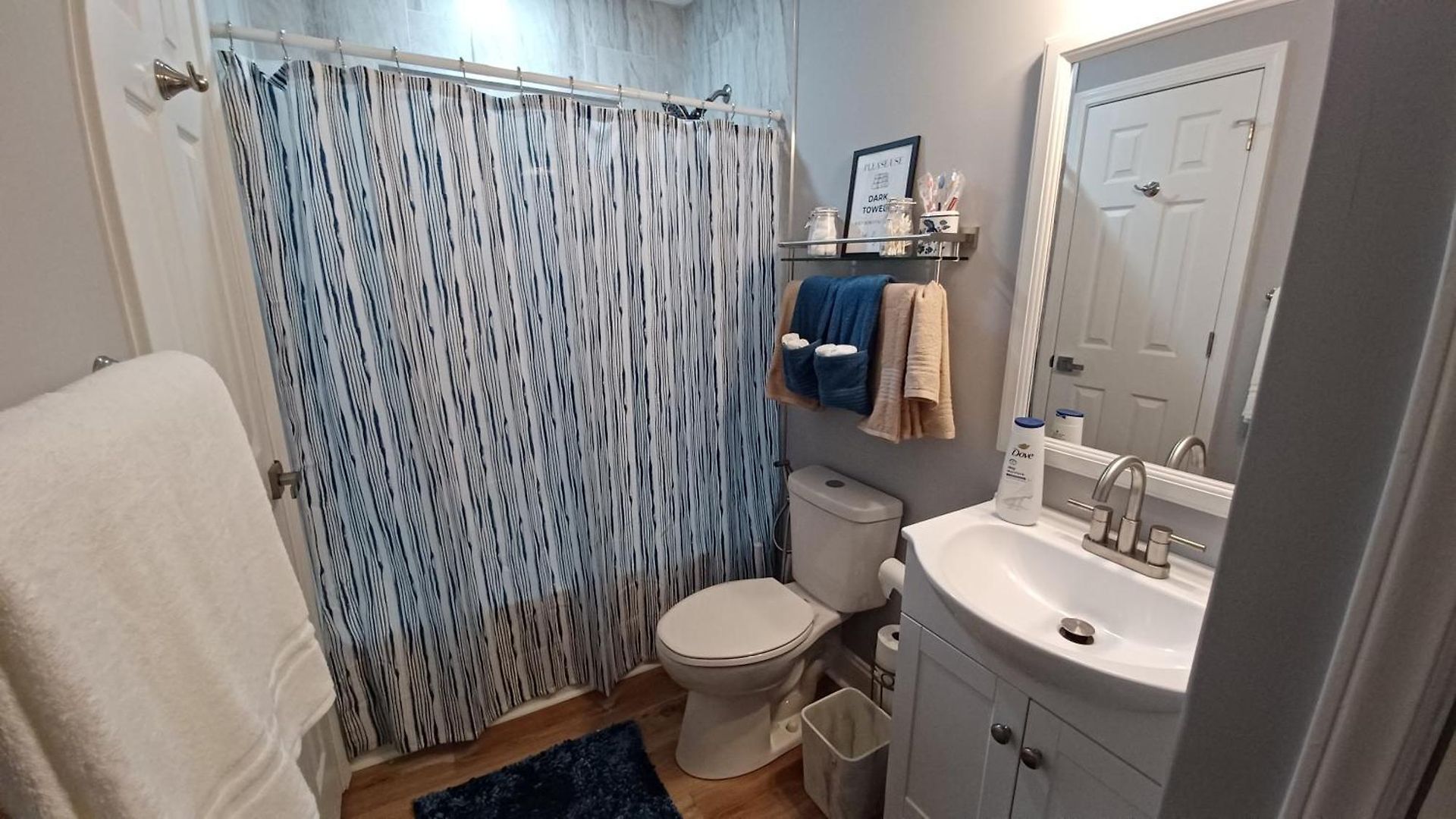 Old Creekside View Duplex Listing Guest house