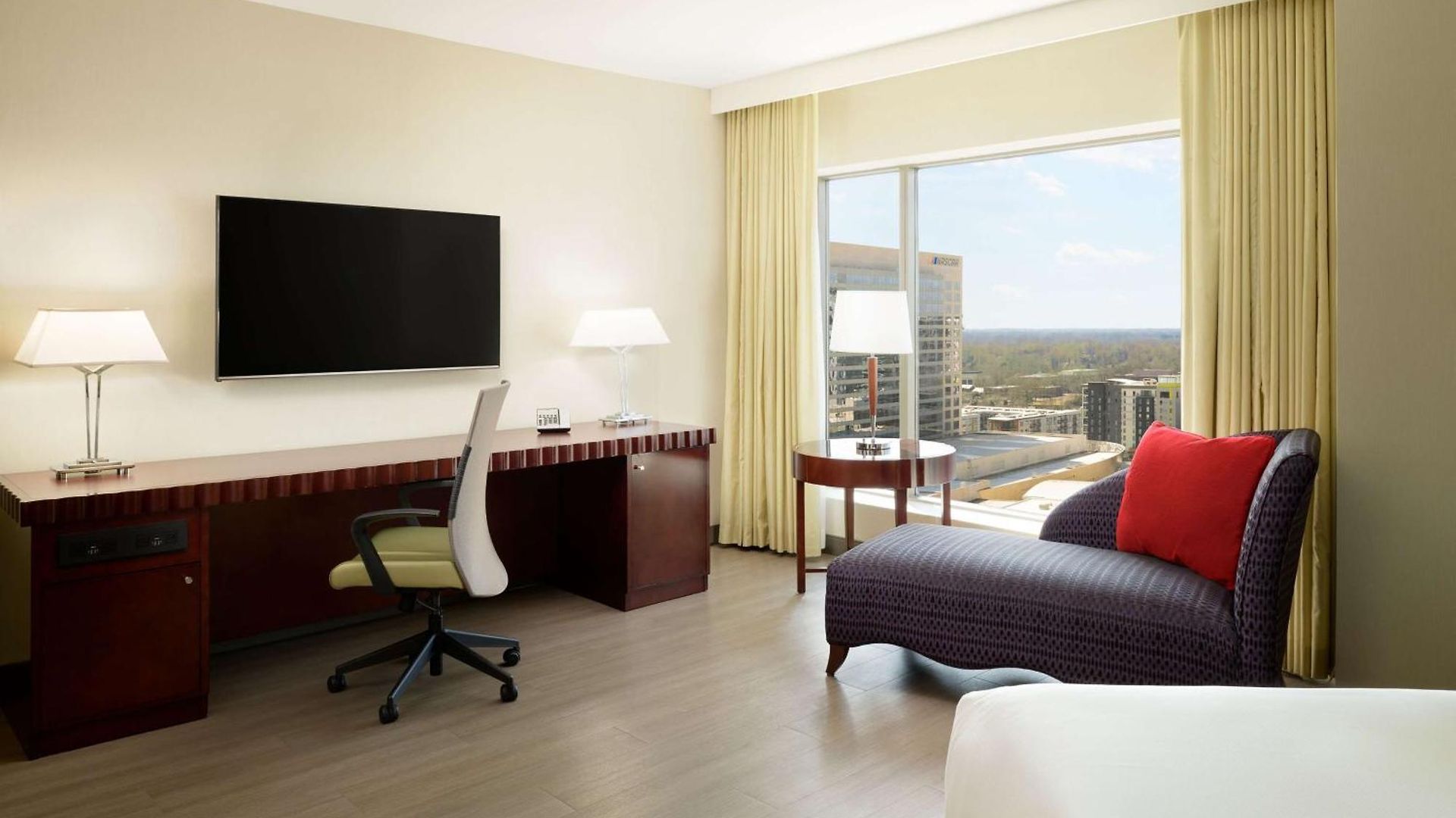Hilton Uptown 4*