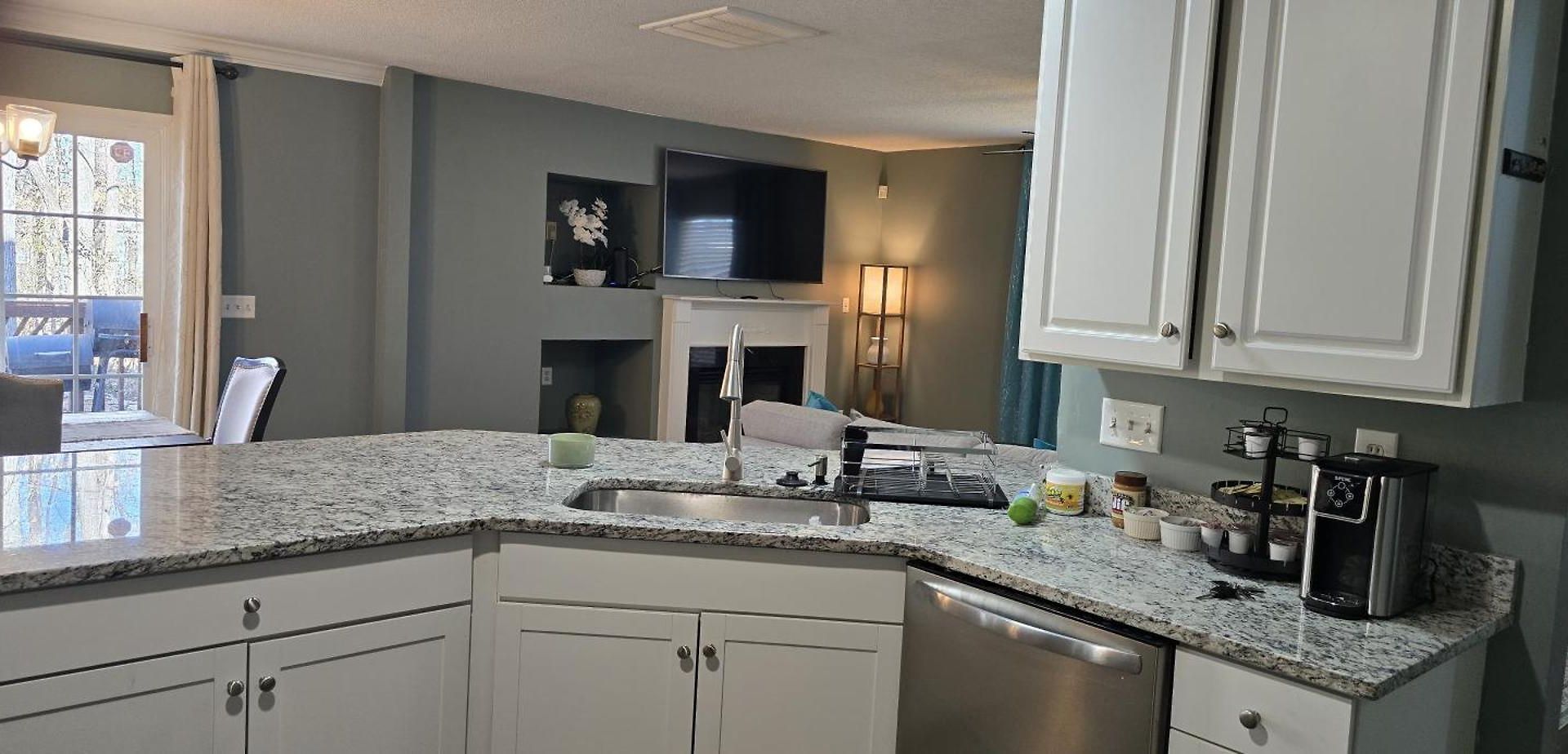 Single Rm Or Entire Near Uptown Guest house