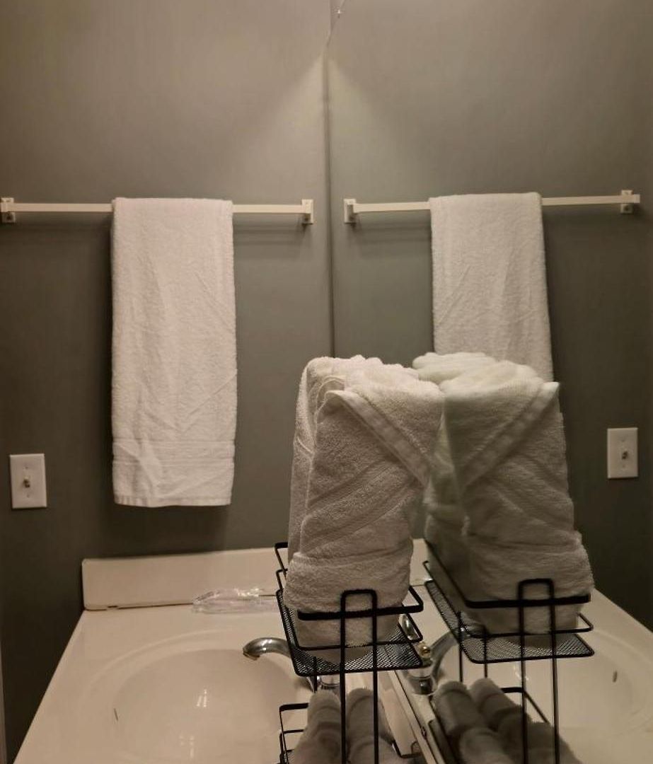 Single Rm Or Entire Near Uptown