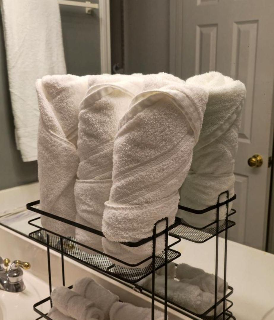 Single Rm Or Entire Near Uptown Guest house *