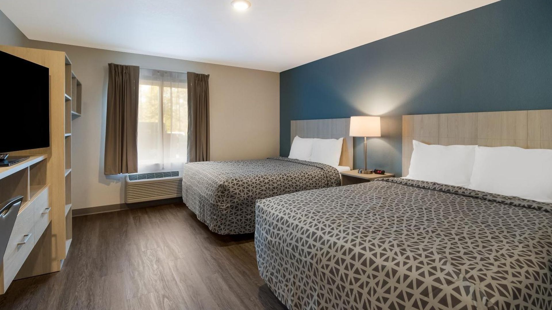 Hotel Woodspring Airport 3*