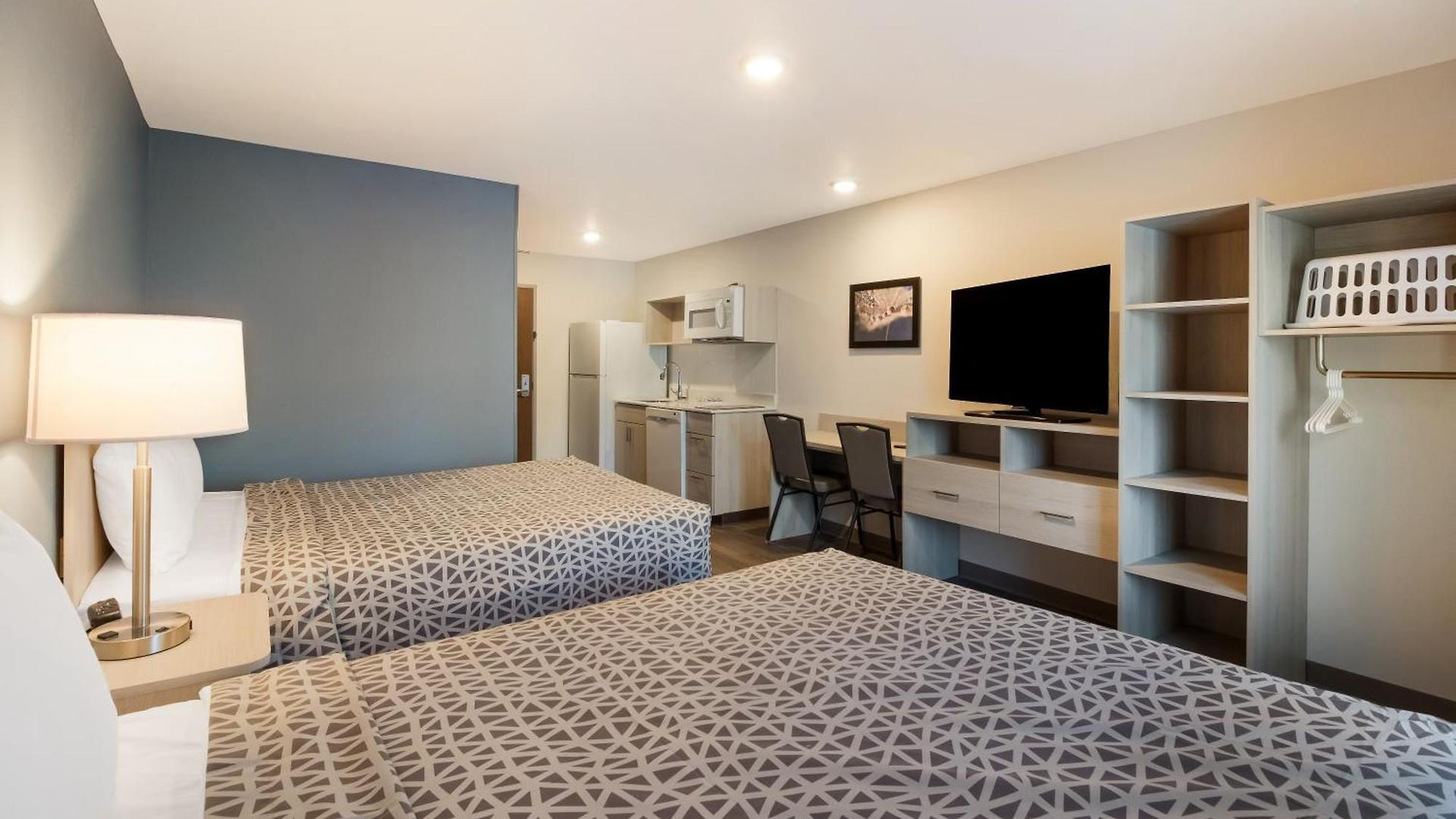 Hotel Woodspring Airport 3*