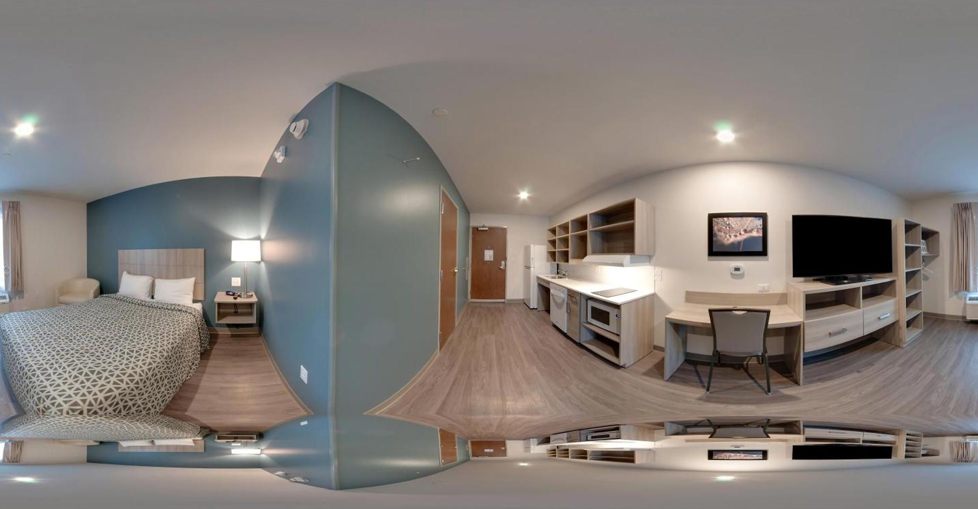 Hotel Woodspring Airport 3*